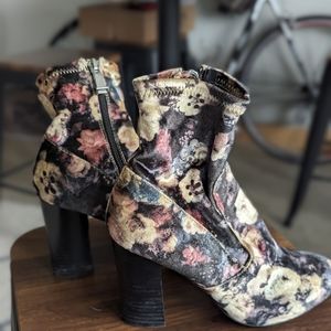 Report Liria Velvet Floral Ankle Heeled Boots